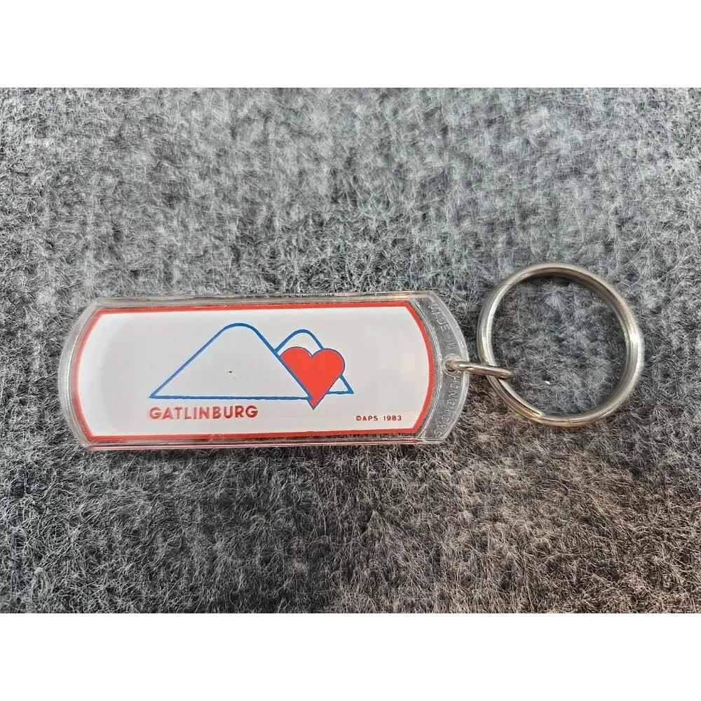 1980s Gatlinburg Tennessee Vtg Keychain Acrylic Plastic Double Sided Caps